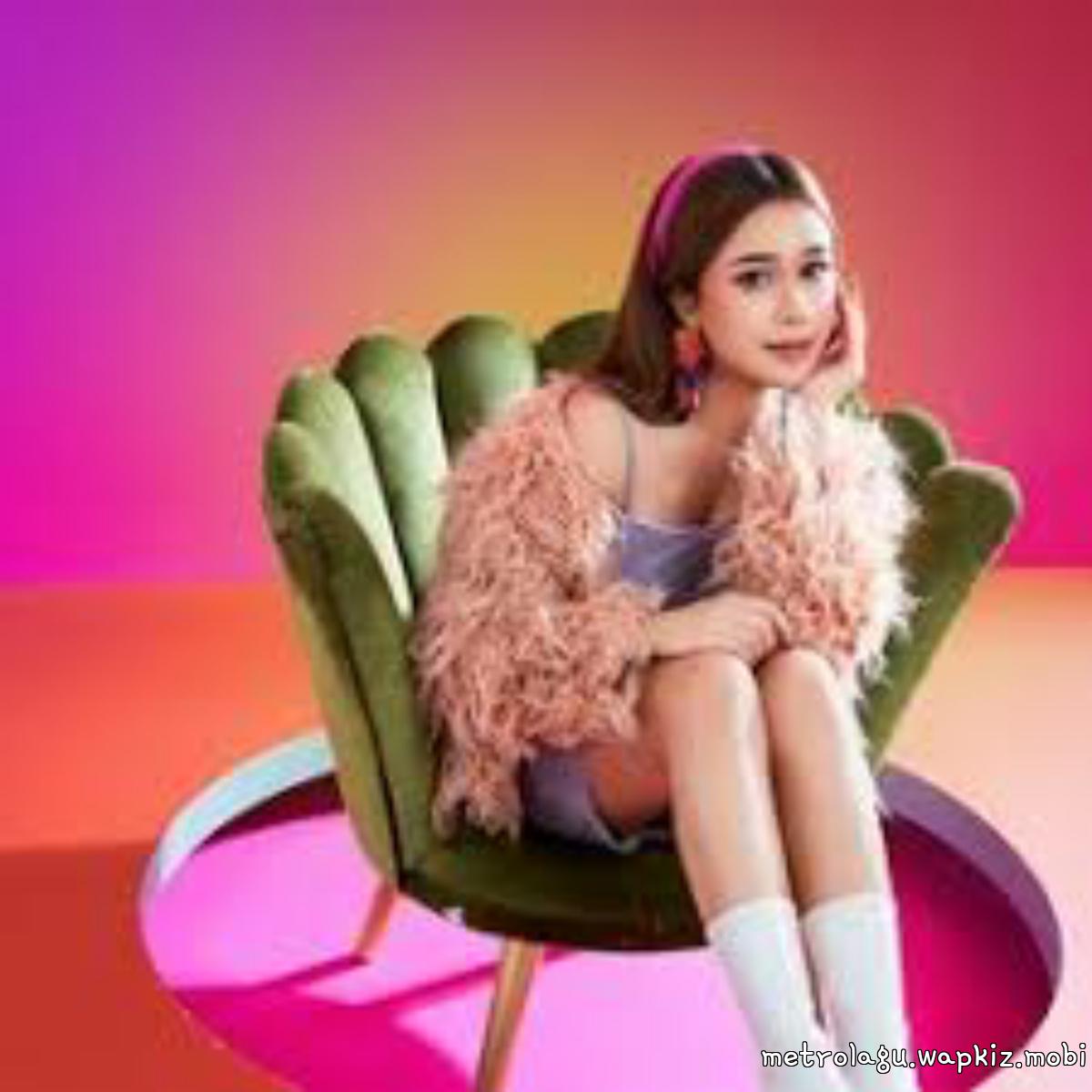 Cover album Kisah Baru Orang Lama dari Brisia Jodie di Matikiri