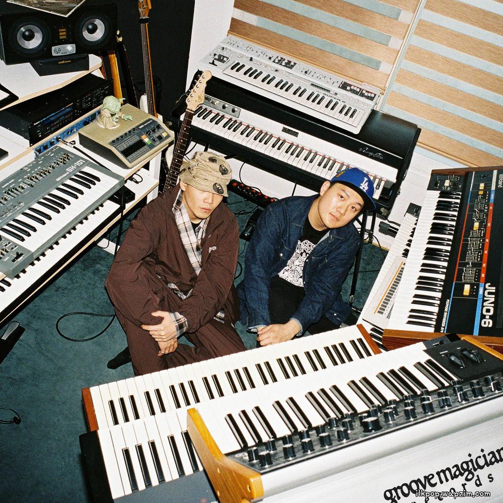 Hookuo & ISAAC - On the Edge.mp3