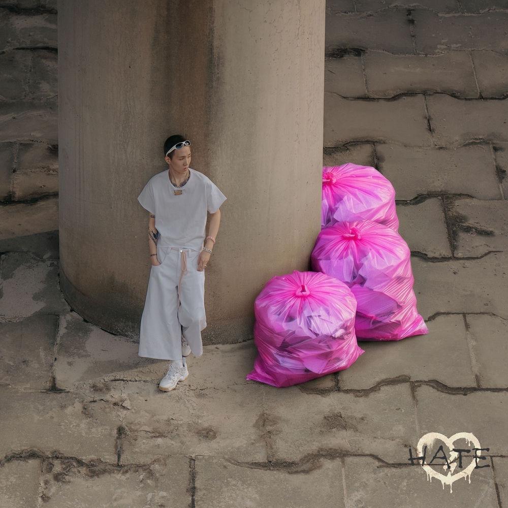 Cover album 미워 (HATE) dari BE’O di Matikiri